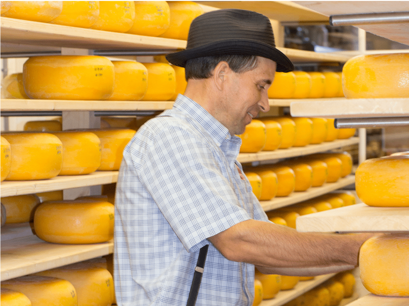 Aging the cheese